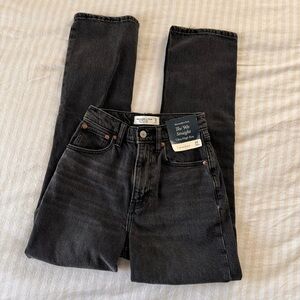 NWT Abercrombie The 90s Straight Ultra High Rise Black Jeans 24 Short